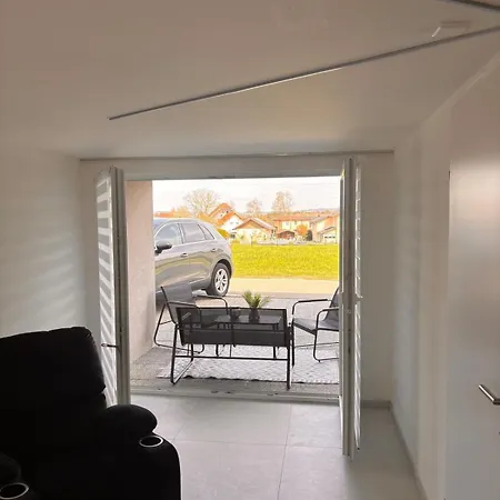 דירה Modern With Terrace