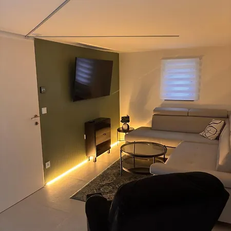 Modern With Terrace דירה